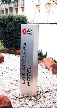 Totems publicitarios